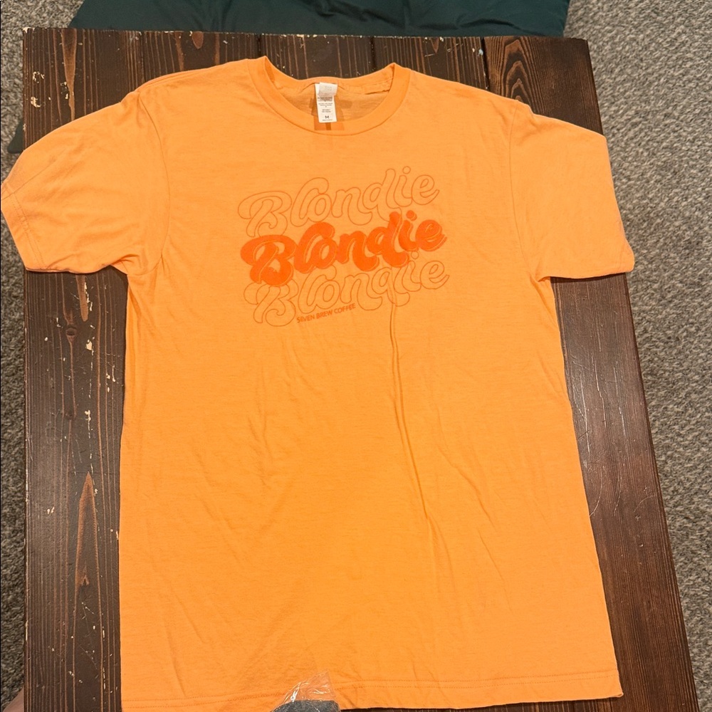 7brew Blondie Graphic Tee in Orange